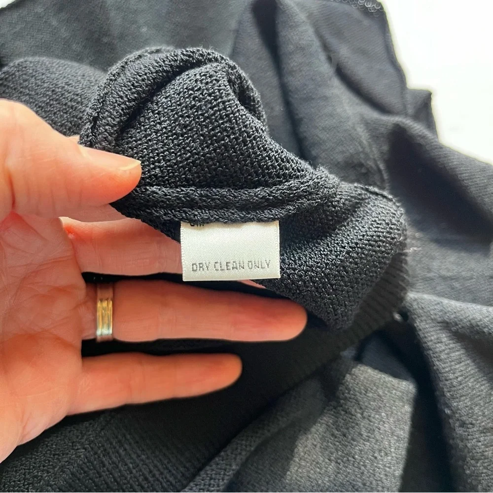 St John Collection Elegant Black Ruffle Skirt Size 2 - Picture 6 of 7